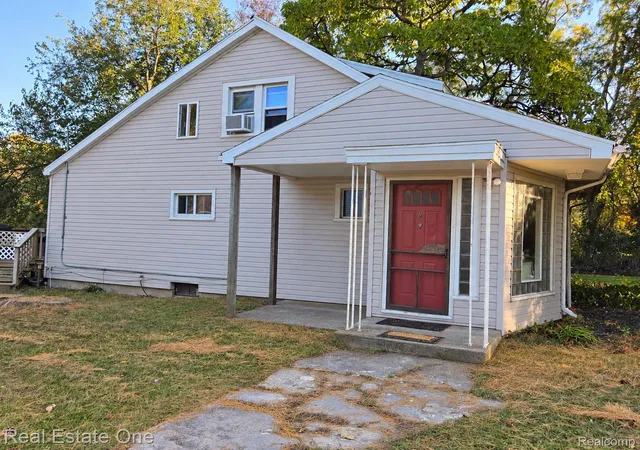 Photo 1 of Single family home for sale at 2545 Massena St, Commerce Township, MI 48382 | MLS# 20261083626 | Listing updated on 2026-10-27