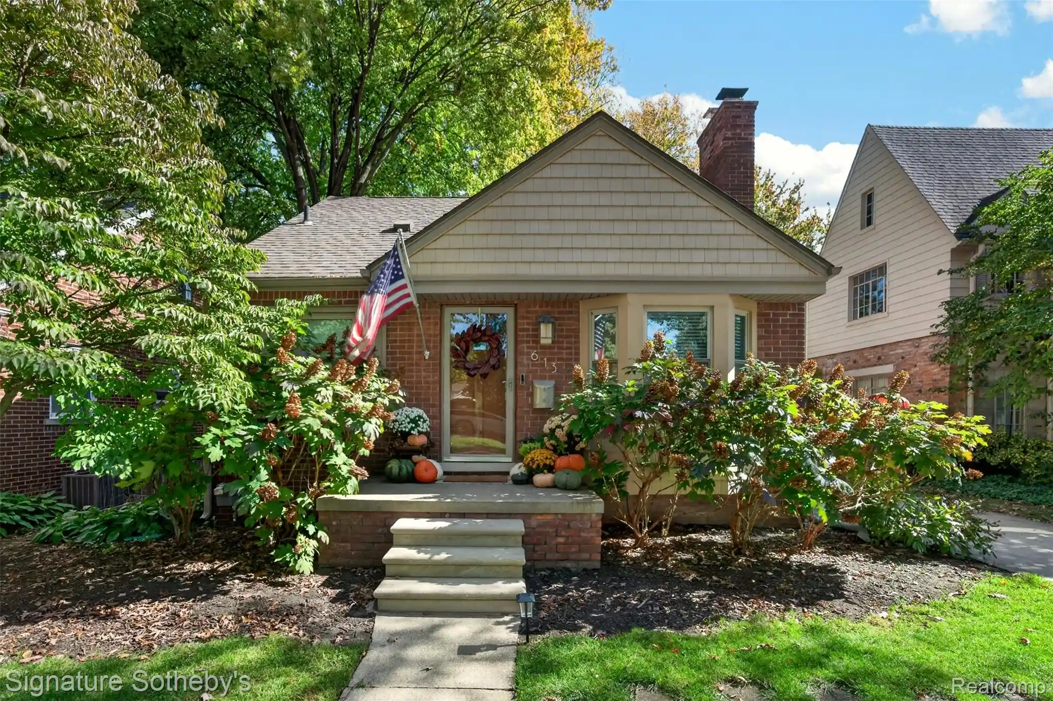 Photo 1 of Sale Pending at 613 S Connecticut Ave, Royal Oak, MI 48067 | MLS# 20261083633 | Listing updated on 2026-10-31
