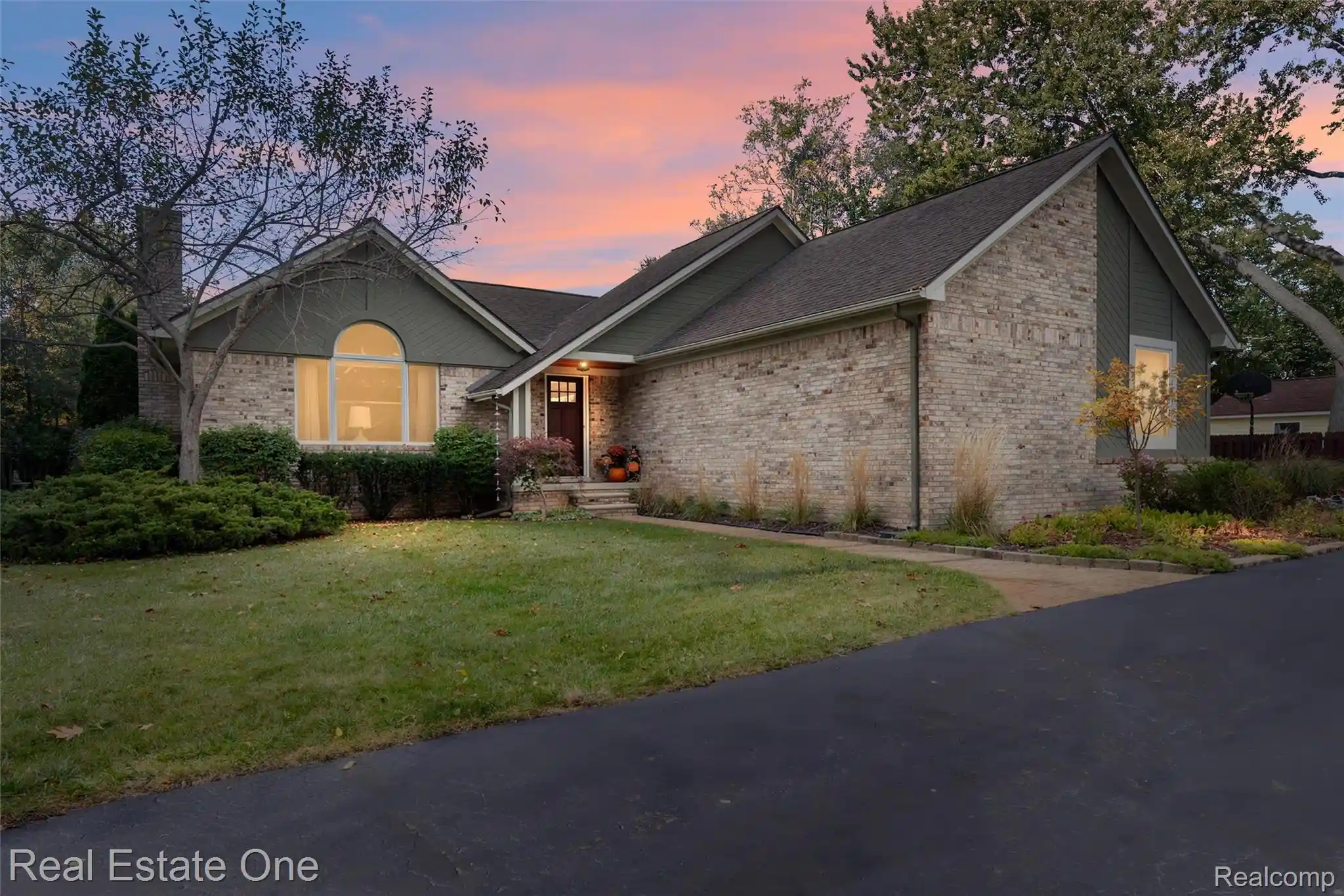Photo 1 of Sale Pending at 3167 Buss Dr, Commerce Township, MI 48390 | MLS# 20261083640 | Listing updated on 2026-10-18