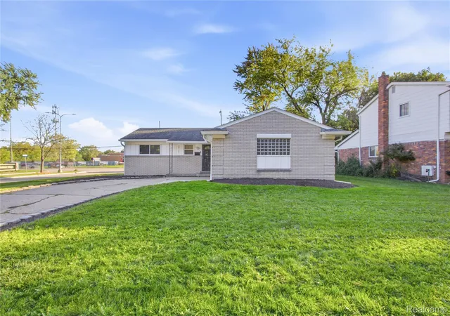 Photo 1 of Single family home for sale at 29105 Southgate Dr, Southfield, MI 48076 | MLS# 20261083642 | Listing updated on 2026-10-29