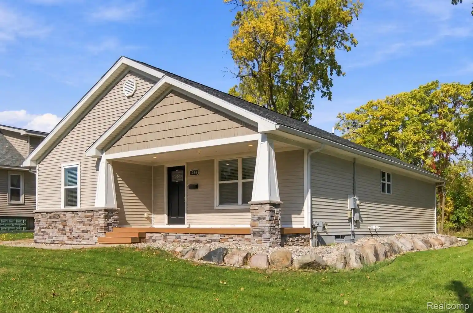 Photo 1 of Single family home for sale at 326 W Caroline St, Fenton, MI 48430 | MLS# 20261083663 | Listing updated on 2026-10-18