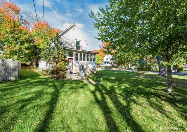Photo 2 of Single family home for sale at 319 I O St, Belding, MI 48809 | MLS# 65026054852 | Listing updated on 2026-10-30