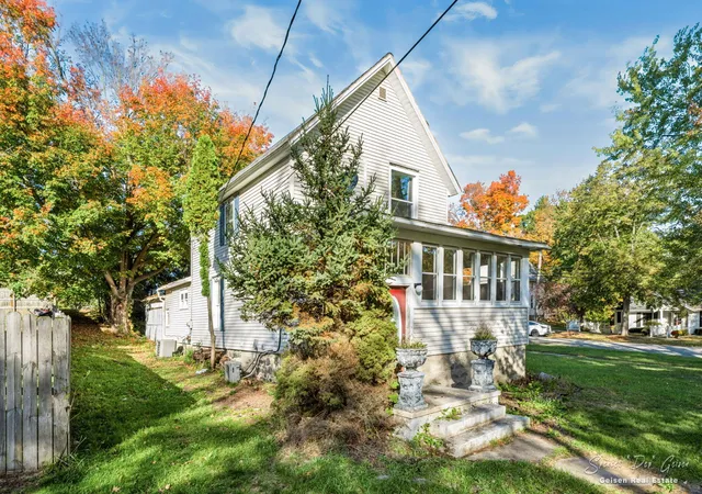 Photo 3 of Single family home for sale at 319 I O St, Belding, MI 48809 | MLS# 65026054852 | Listing updated on 2026-10-30