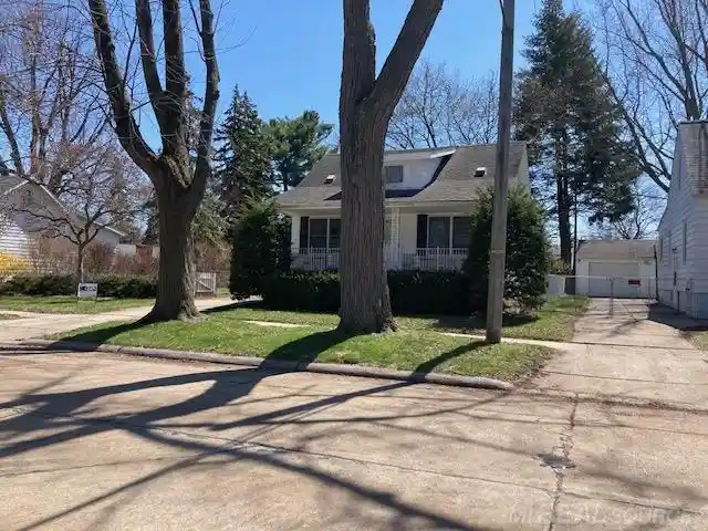 Photo 1 of Single family home for sale at 8442 Central St, Center Line, MI 48015 | MLS# 58050224930 | Listing updated on 2026-10-15