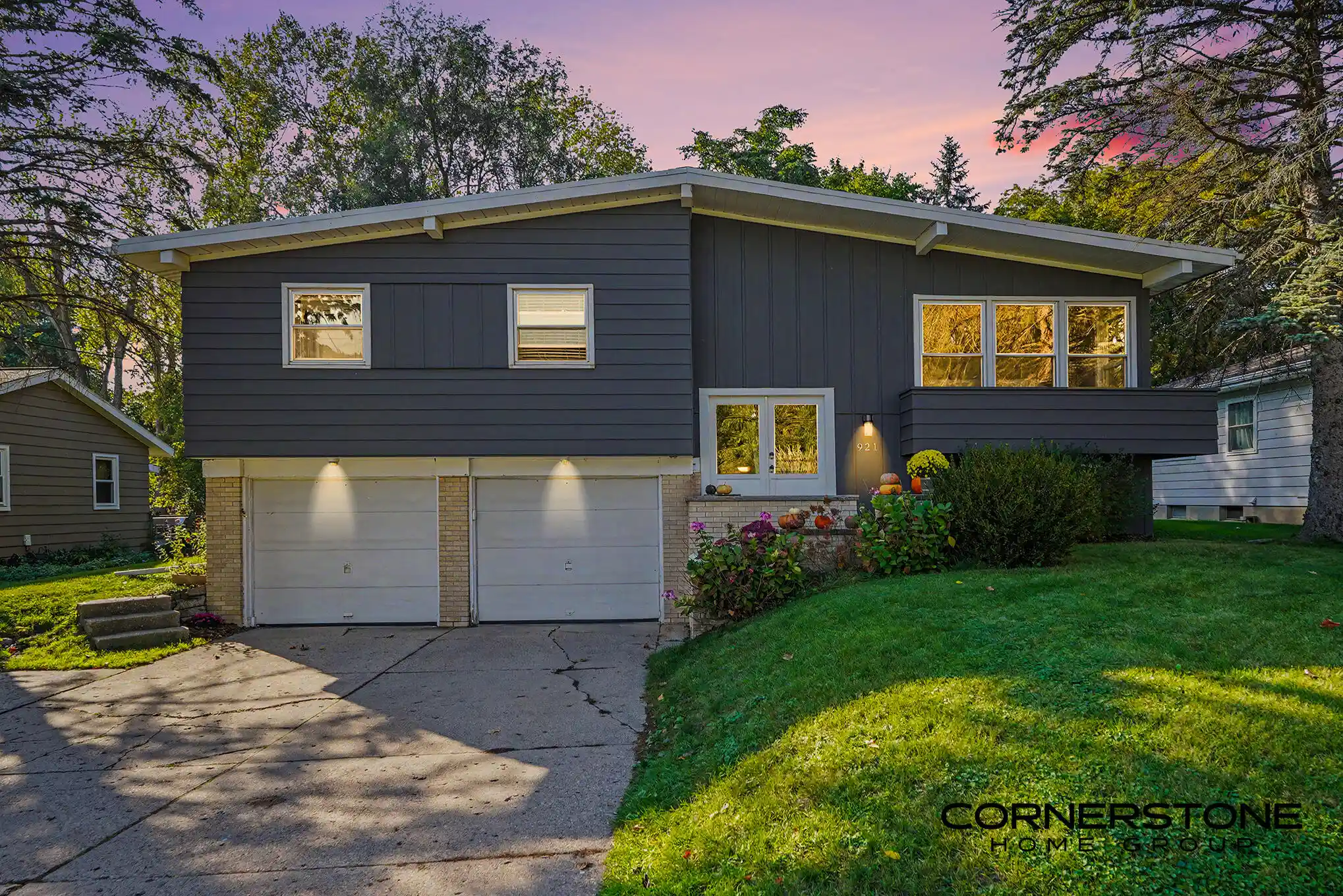 Photo 1 of Sale Pending at 921 Covell Ave Nw, Grand Rapids, MI 49504 | MLS# 65026054886 | Listing updated on 2026-10-30