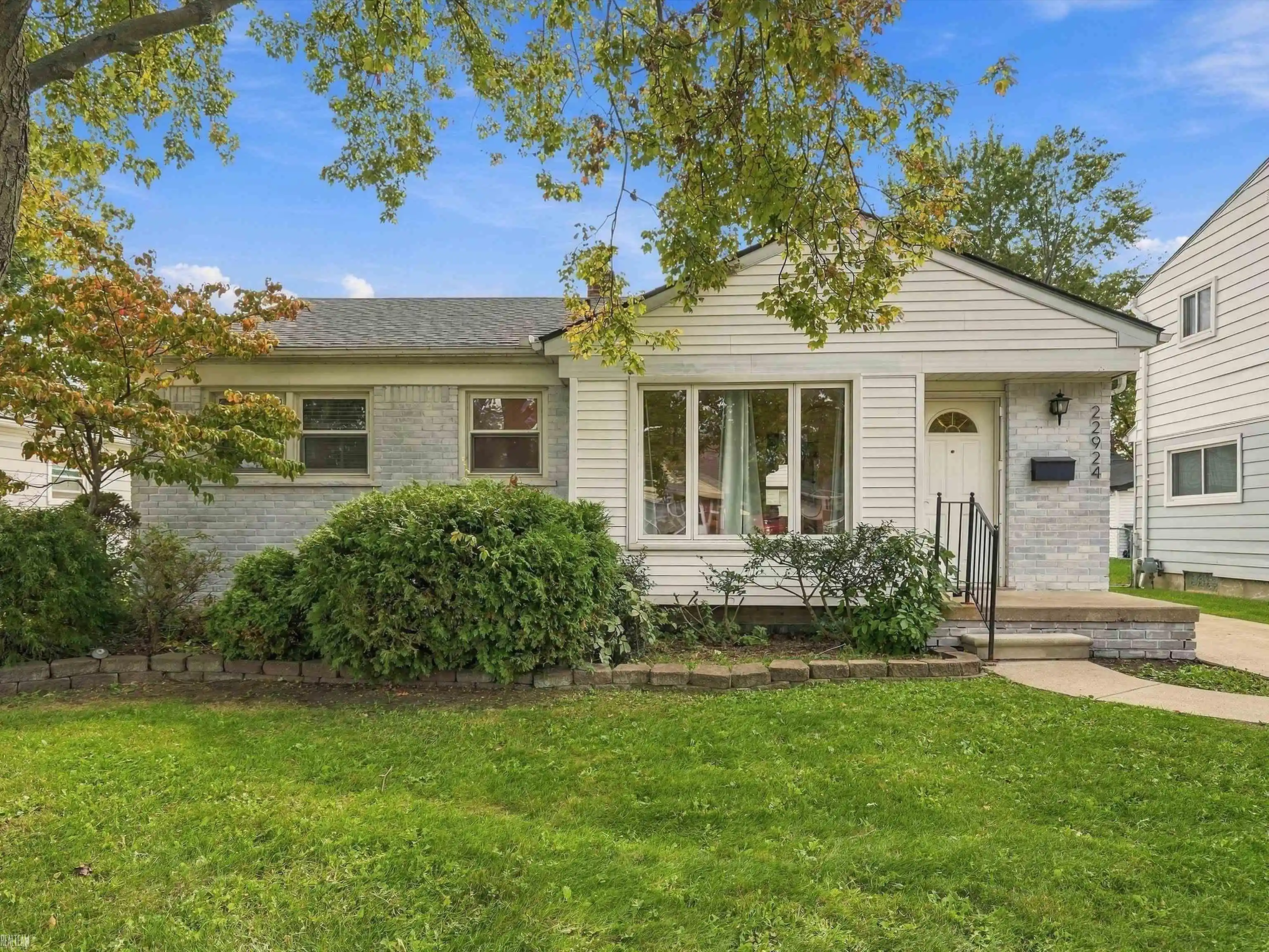 Photo 1 of Sale Pending at 22924 Carolina St, Saint Clair Shores, MI 48080 | MLS# 58050224948 | Listing updated on 2026-10-28