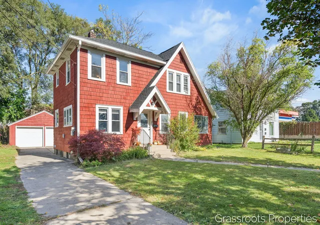 Single family home for sale at 25 Avonlea St SW, Grand Rapids, MI 49548 | MLS# 65026054911