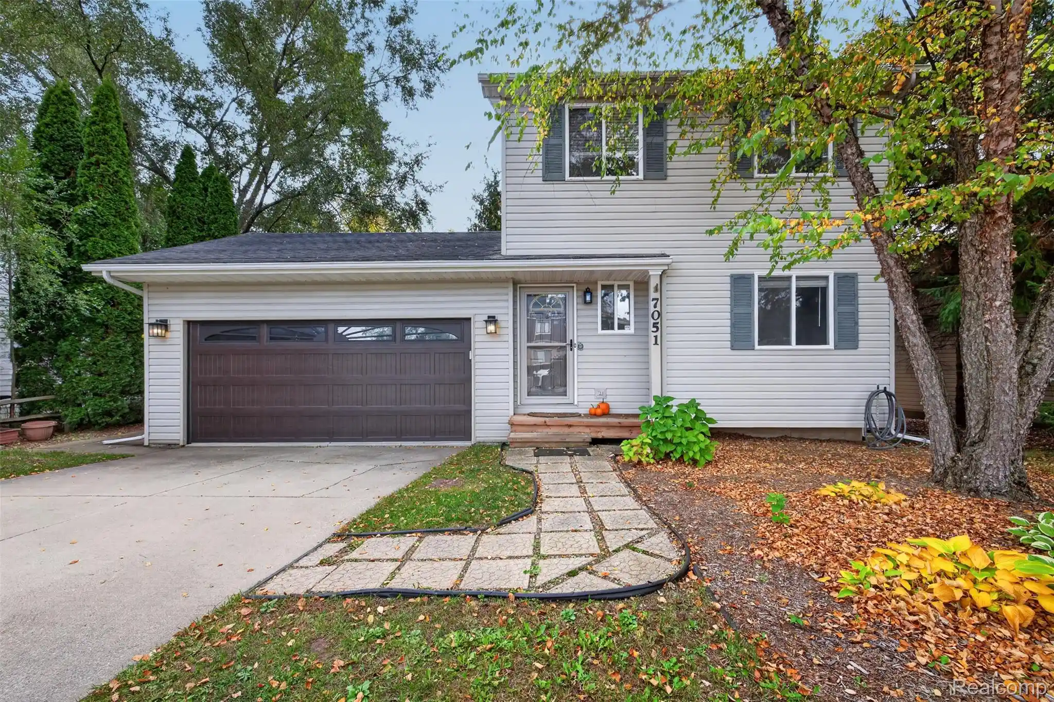 Photo 1 of Single family home for sale at 7051 Villa Dr, Waterford, MI 48327 | MLS# 20261083757 | Listing updated on 2026-10-18