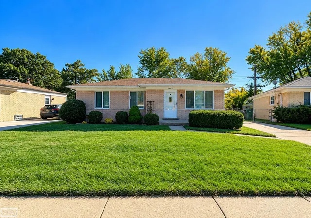 Photo 1 of Single family home for sale at 19040 Rosegarden St, Roseville, MI 48066 | MLS# 58050224960 | Listing updated on 2026-10-26