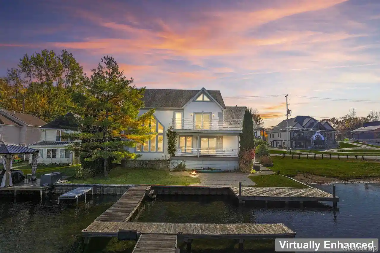 Photo 1 of Single family home for sale at 2076 S Long Lake Rd, Fenton, MI 48430 | MLS# 20261083766 | Listing updated on 2026-10-20
