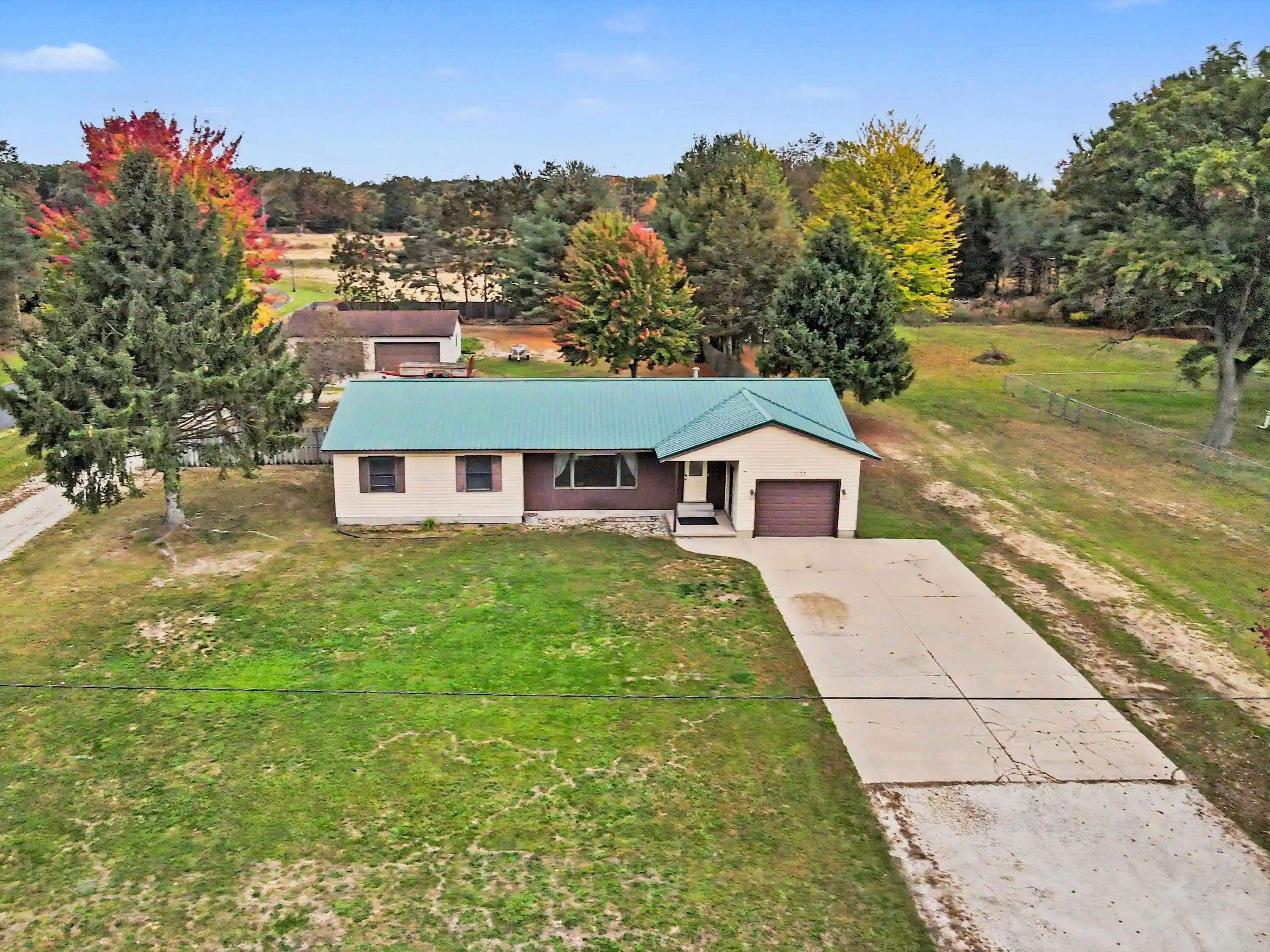 Photo 1 of Single family home for sale at 1127 S Drent Rd, Muskegon, MI 49442 | MLS# 67026054927 | Listing updated on 2026-10-19