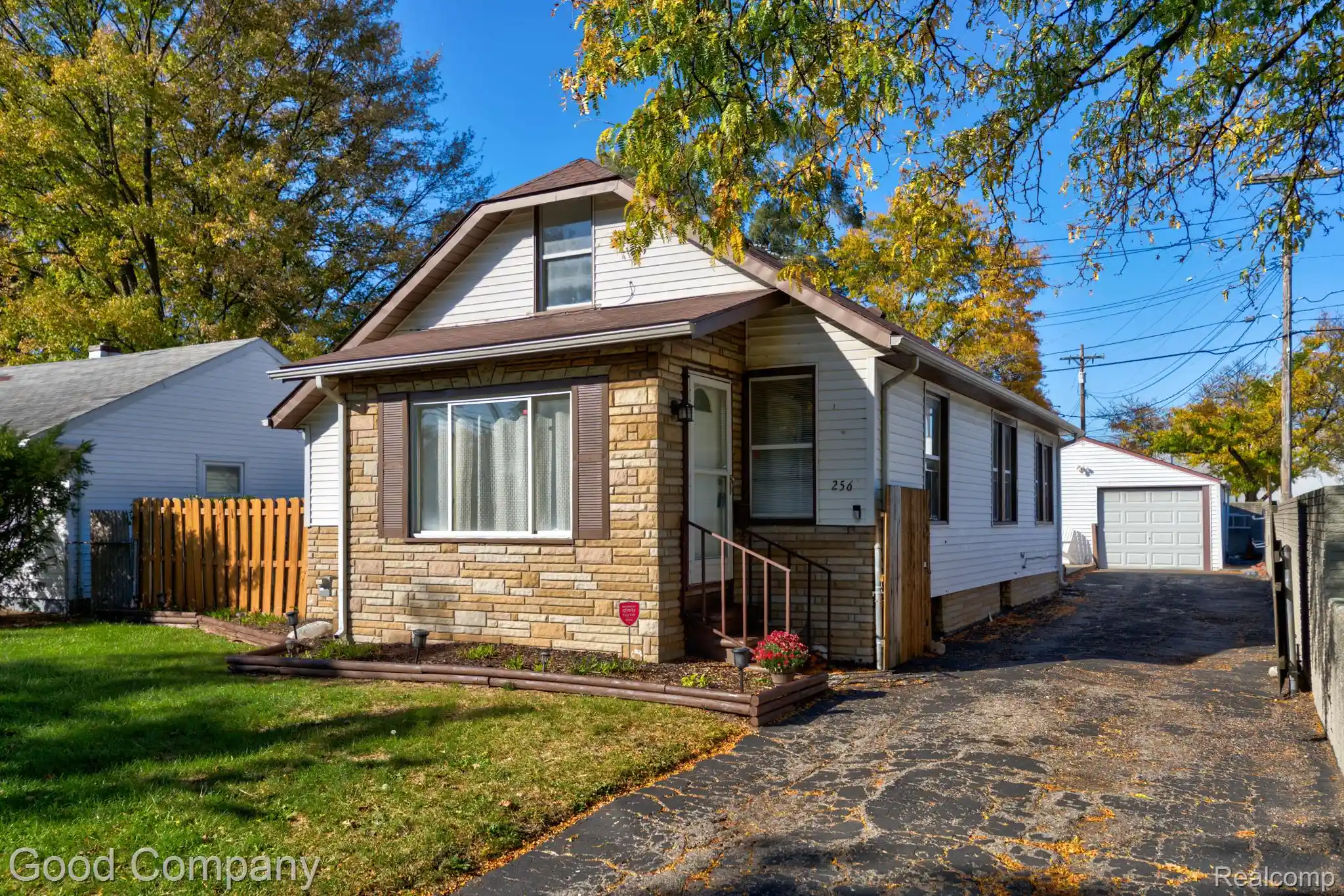 Photo 1 of Single family home for sale at 256 W Goulson Ave, Hazel Park, MI 48030 | MLS# 20261083820 | Listing updated on 2026-10-27