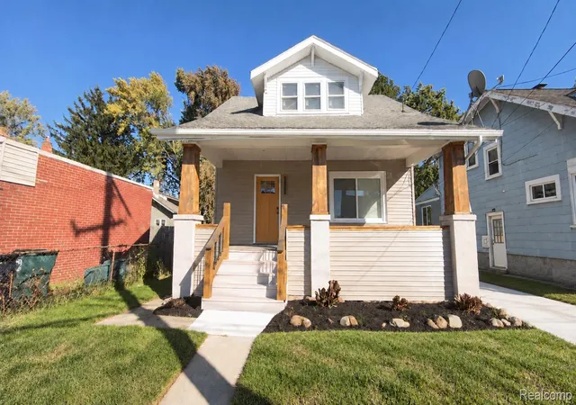 Photo 1 of Single family home for sale at 815 Knowles St, Royal Oak, MI 48067 | MLS# 20261083827 | Listing updated on 2026-10-26