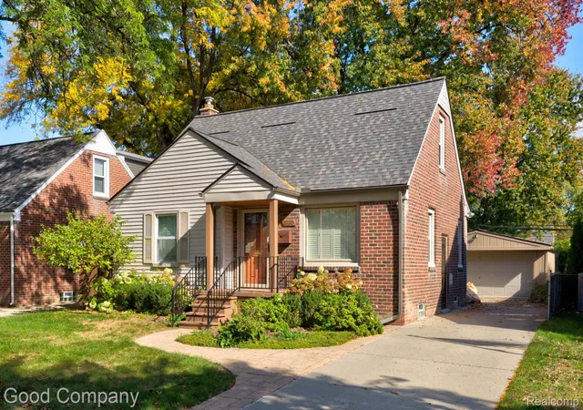 Photo 1 of Sale Pending at 3110 N Blair Ave, Royal Oak, MI 48073 | MLS# 20261083830 | Listing updated on 2026-10-27