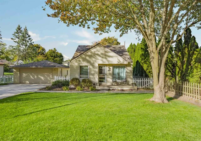 Photo 1 of Sale Pending at 3670 Woodcrest Rd, Rochester Hills, MI 48309 | MLS# 58050224987 | Listing updated on 2026-10-25