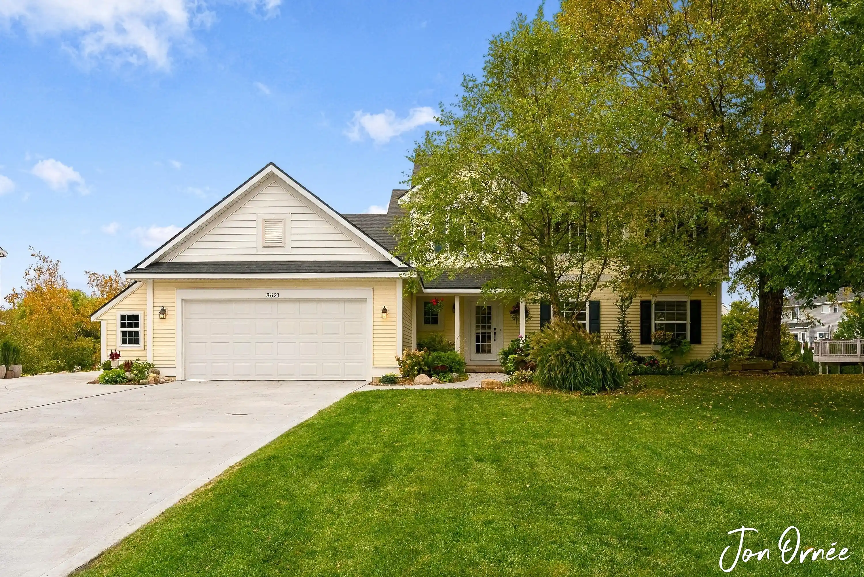 Photo 1 of Single family home for sale at 8621 Sun Park Dr, Zeeland, MI 49464 | MLS# 71026054971 | Listing updated on 2026-10-22