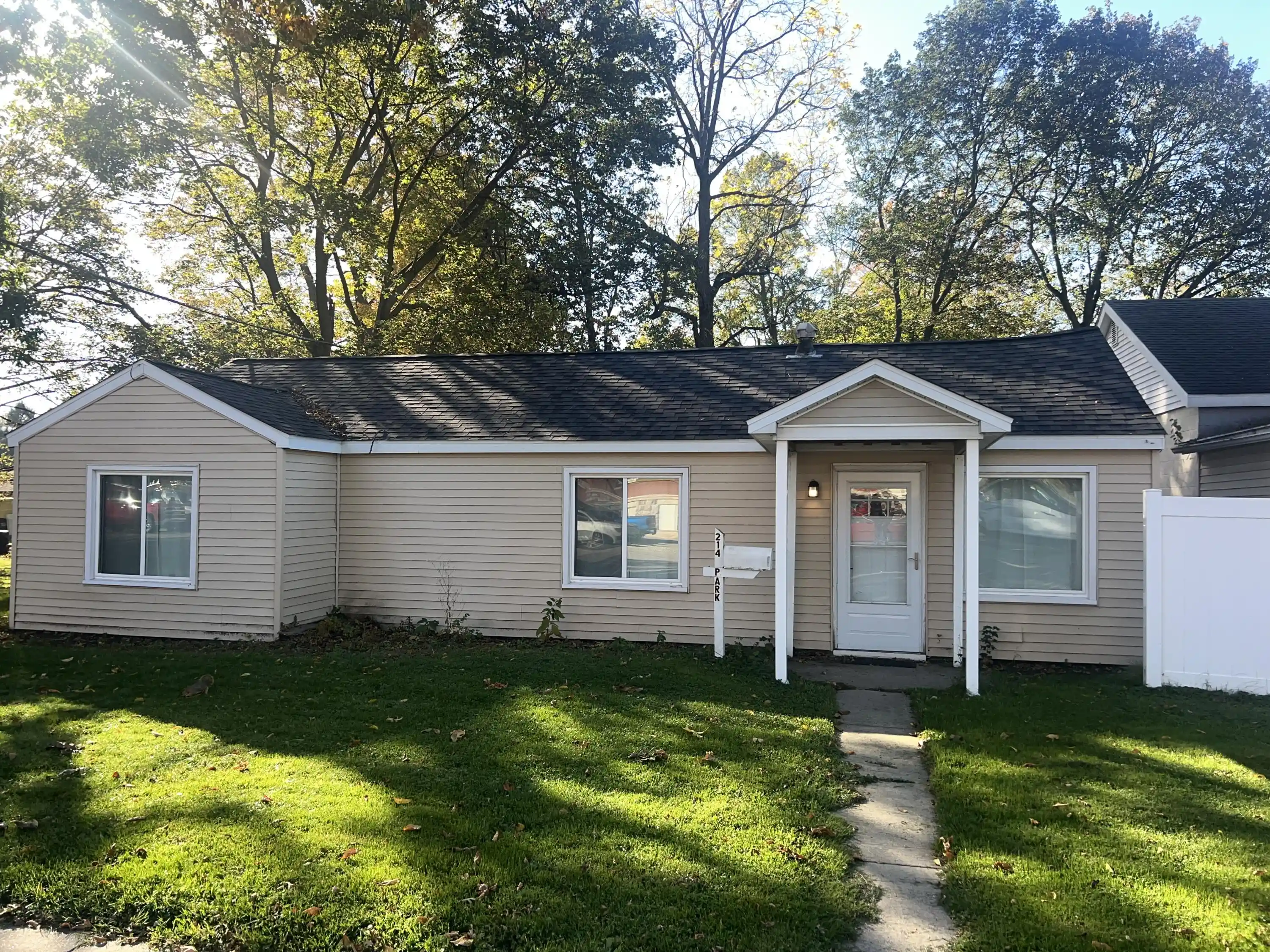Photo 1 of Single family home for sale at 403 S Kalamazoo St, Vicksburg, MI 49097 | MLS# 81026054979 | Listing updated on 2026-10-22