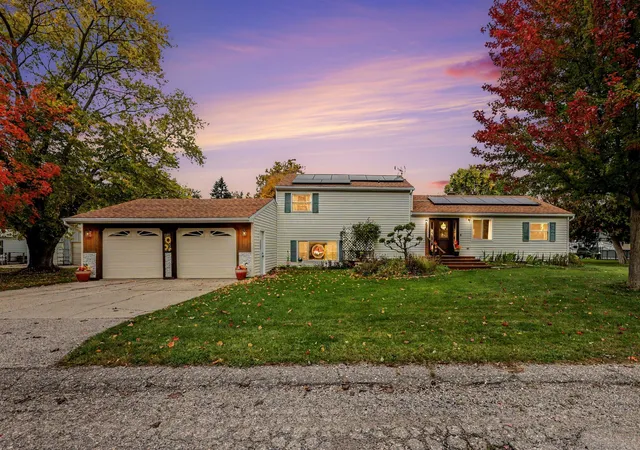 Photo 1 of Single family home for sale at 189 W Oak St, Sand Lake Village Kent, MI 49343 | MLS# 65026054981 | Listing updated on 2026-10-30