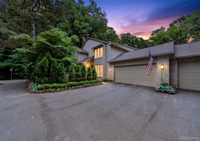 Photo 1 of Condo for sale at 1262 Woodcrest Cir, Bloomfield Hills, MI 48304 | MLS# 20261083855 | Listing updated on 2026-10-29