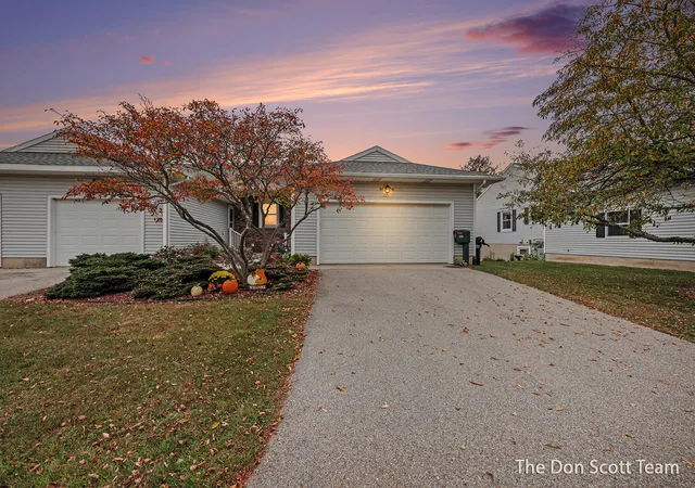 Listing Photo 1 - Condo for sale in building located at 221 Pippin Dr NW, Sparta, MI 49345