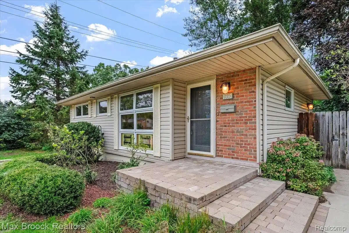 Photo 1 of Sale Pending at 1330 N Oak St, Rochester, MI 48307 | MLS# 20261083882 | Listing updated on 2026-10-29