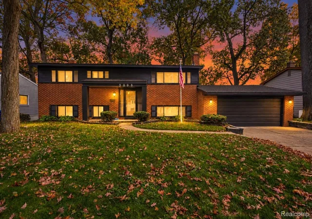 Photo 1 of Single family home for sale at 3898 Percy King Rd, Waterford, MI 48329 | MLS# 20261083893 | Listing updated on 2026-10-30
