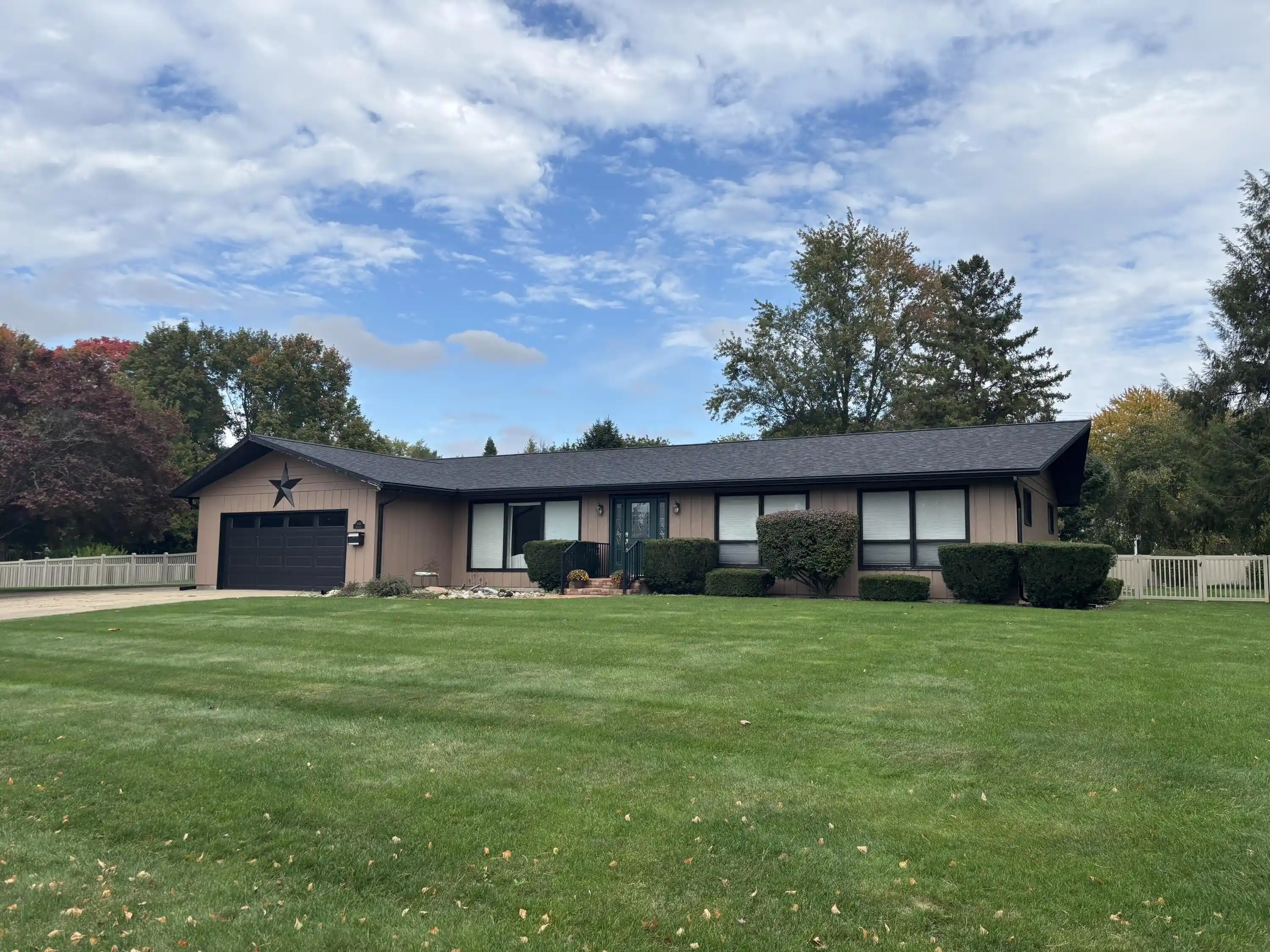 Photo 1 of Single family home for sale at 906 Independence Ave, Sturgis, MI 49091 | MLS# 68026055020 | Listing updated on 2026-10-15