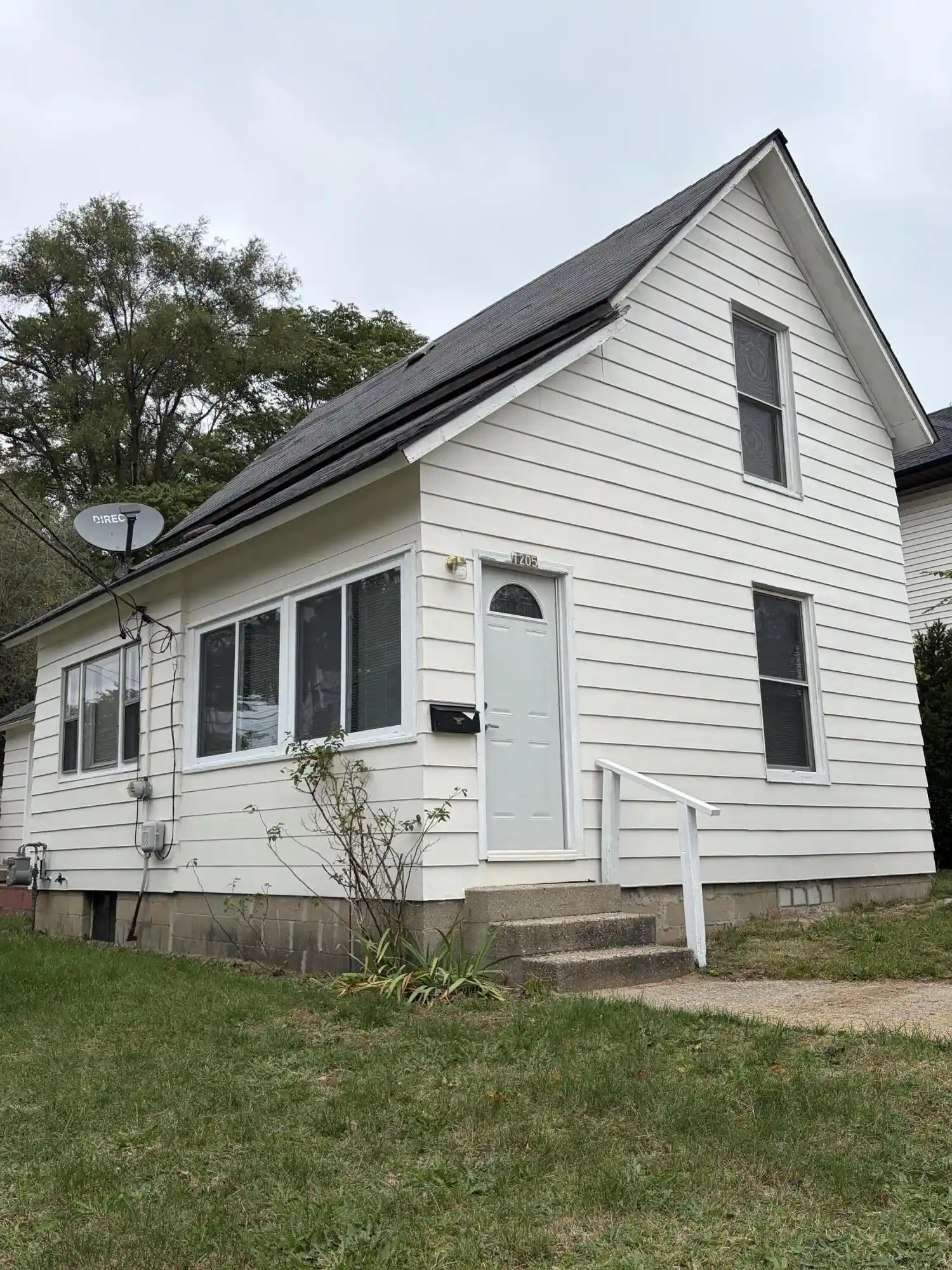 Photo 1 of Single family home for sale at 1205 Se Hall St, Grand Rapids, MI 49506 | MLS# 67026055022 | Listing updated on 2026-10-20