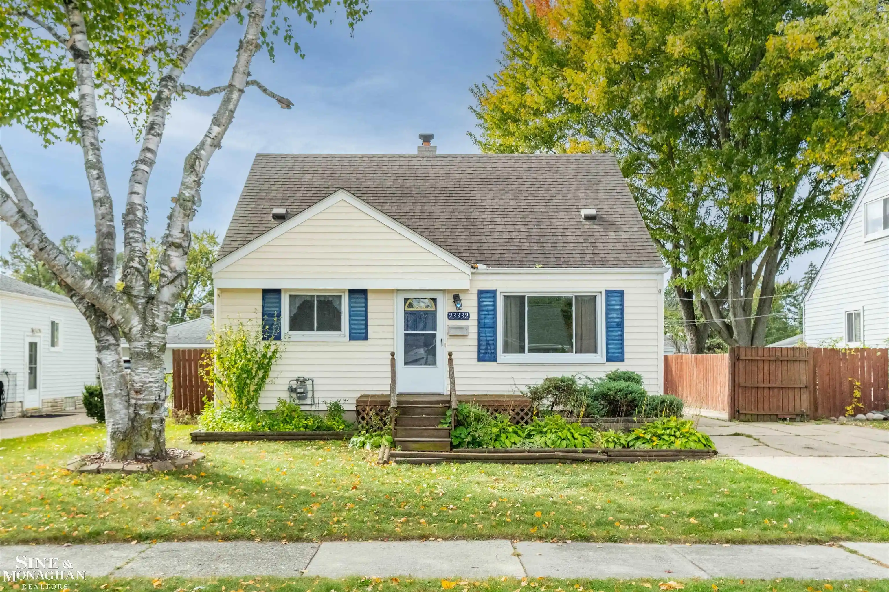 Photo 1 of Single family home for sale at 23332 Beverly St, Saint Clair Shores, MI 48082 | MLS# 58050225021 | Listing updated on 2026-10-15