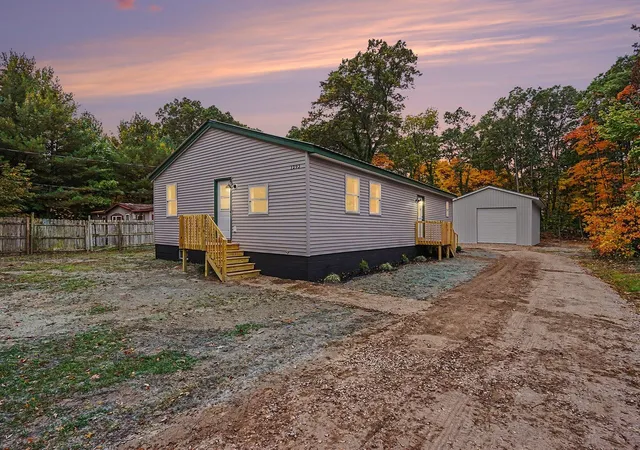 Photo 1 of Single family home for sale at 1293 West St, Muskegon, MI 49442 | MLS# 71026055041 | Listing updated on 2026-10-27