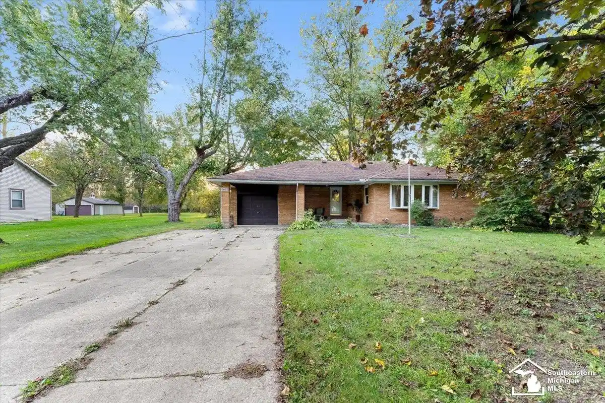 Photo 1 of Single family home for sale at 24612 Middlebelt Rd, New Boston, MI 48164 | MLS# 57050225035 | Listing updated on 2026-10-19