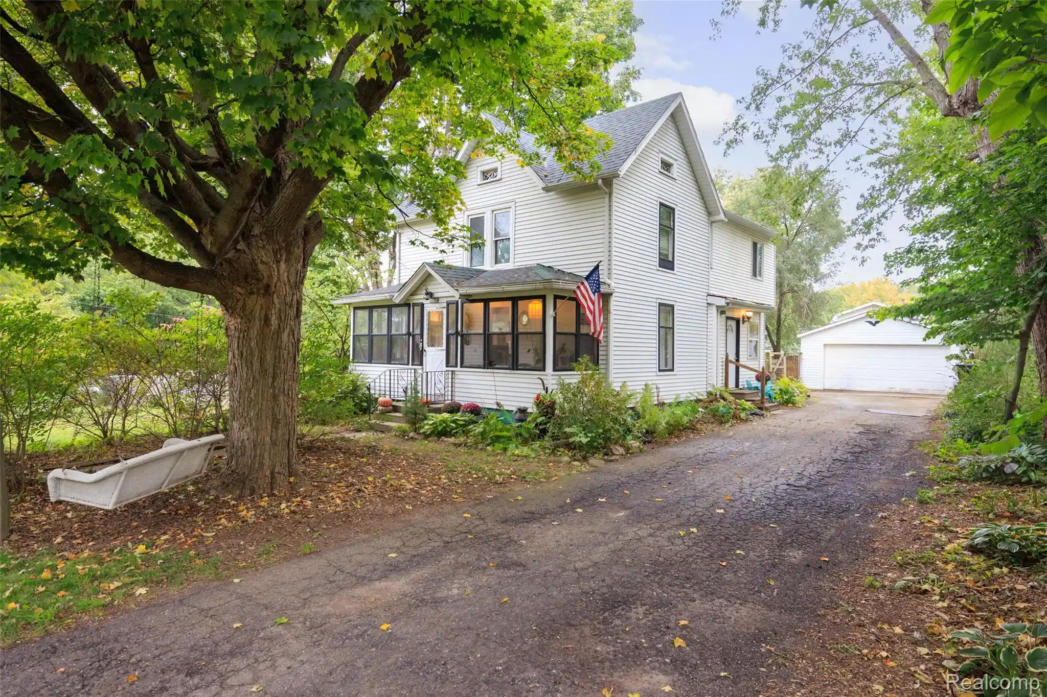Photo 1 of Single family home for sale at 721 Putnam St E, Pinckney, MI 48169 | MLS# 20261083970 | Listing updated on 2026-10-25