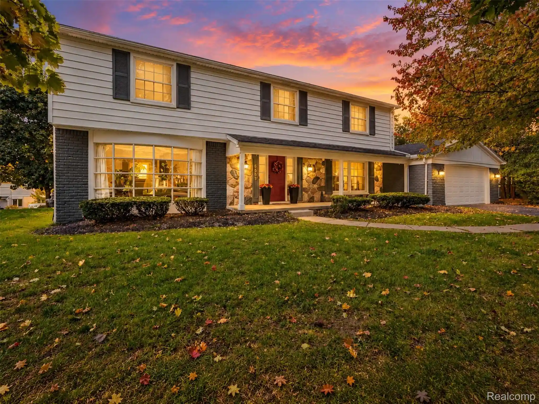 Photo 1 of Sale Pending at 5565 Pembury, West Bloomfield, MI 48322 | MLS# 20261083980 | Listing updated on 2026-10-23