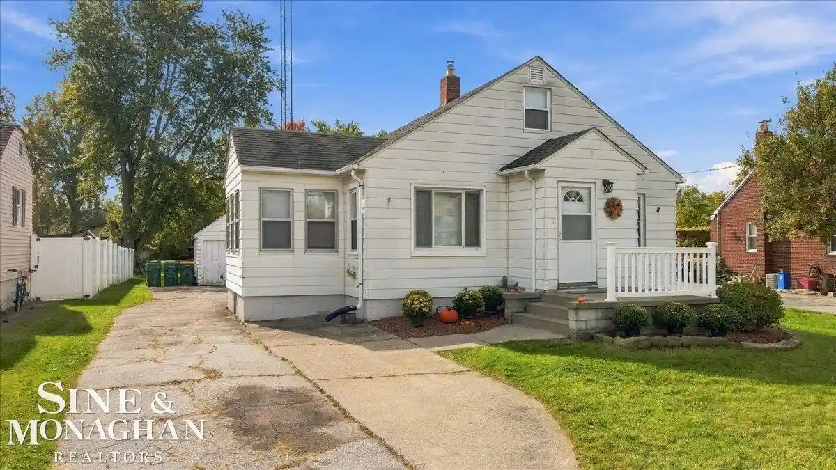 Photo 1 of Single family home for sale at 3909 Lapeer Rd, Port Huron, MI 48060 | MLS# 58050225059 | Listing updated on 2026-10-20
