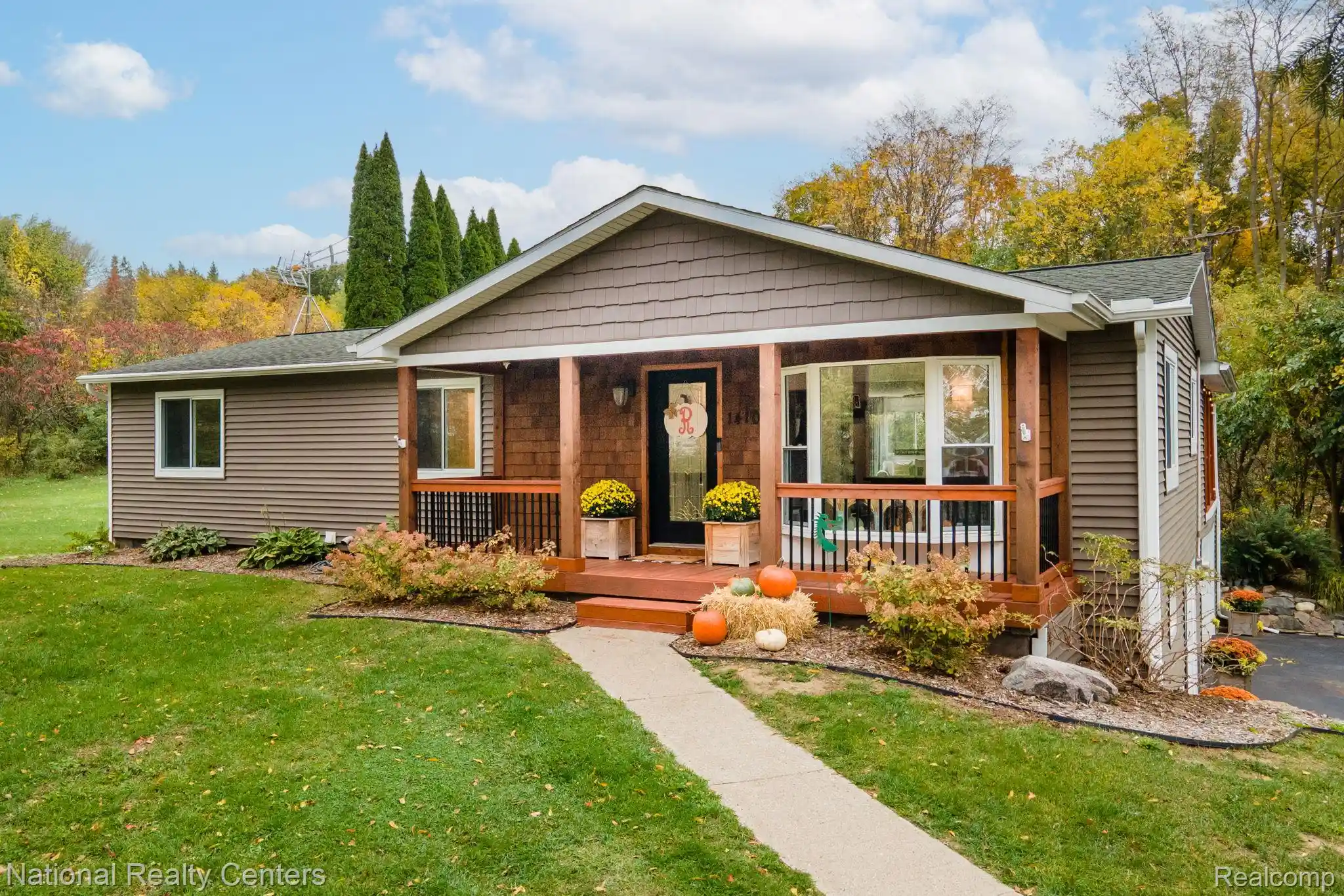 Photo 1 of Sale Pending at 1410 W Silverbell Rd, Lake Orion, MI 48359 | MLS# 20261084006 | Listing updated on 2026-10-19