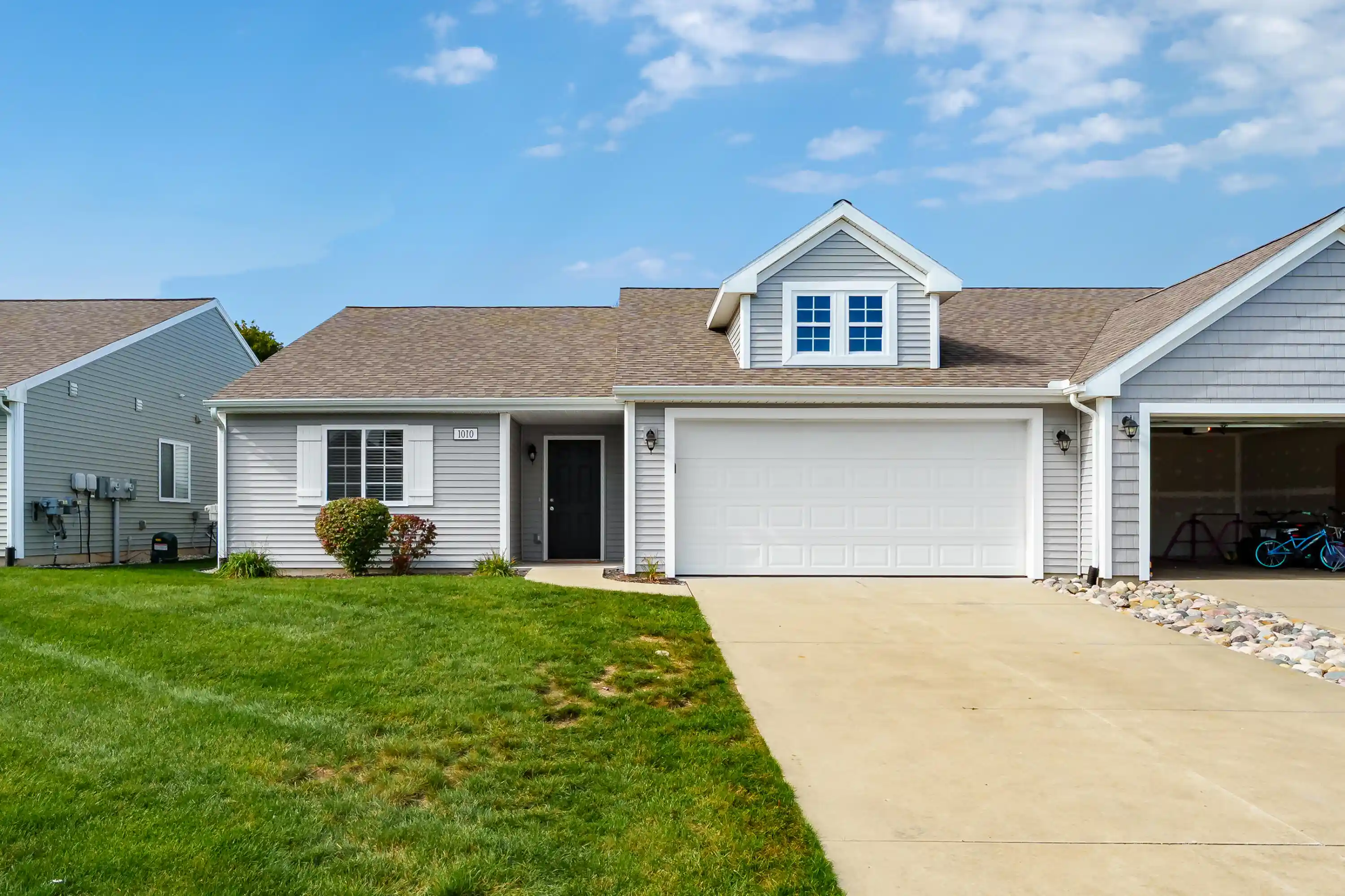 Photo 1 of Condo for sale at 1010 W Villas Dr, Vicksburg, MI 49097 | MLS# 66026055118 | Listing updated on 2026-10-23