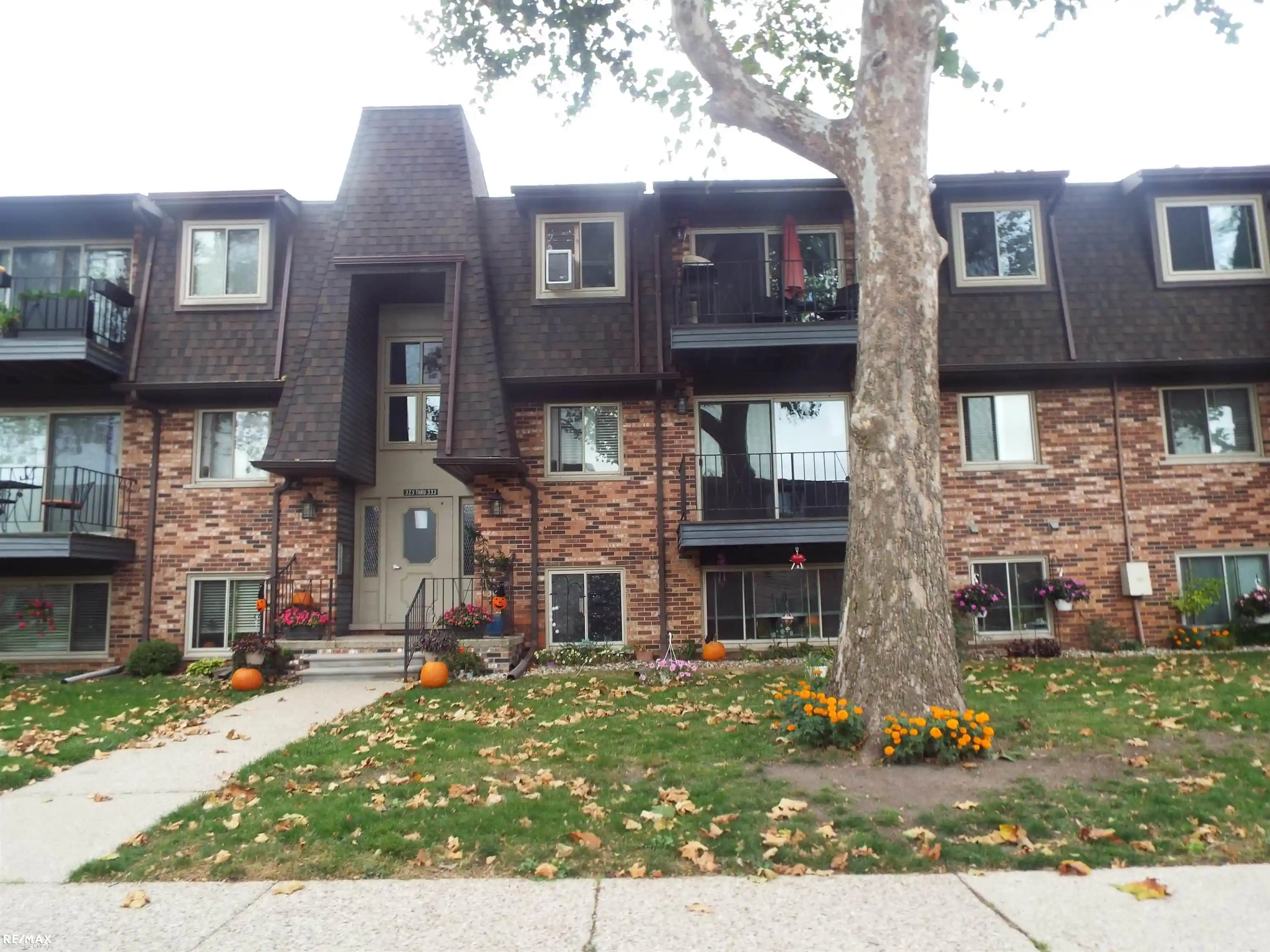 Photo 1 of Condo for sale at 329 Riviera Dr, Saint Clair Shores, MI 48080 | MLS# 58050225072 | Listing updated on 2026-10-17