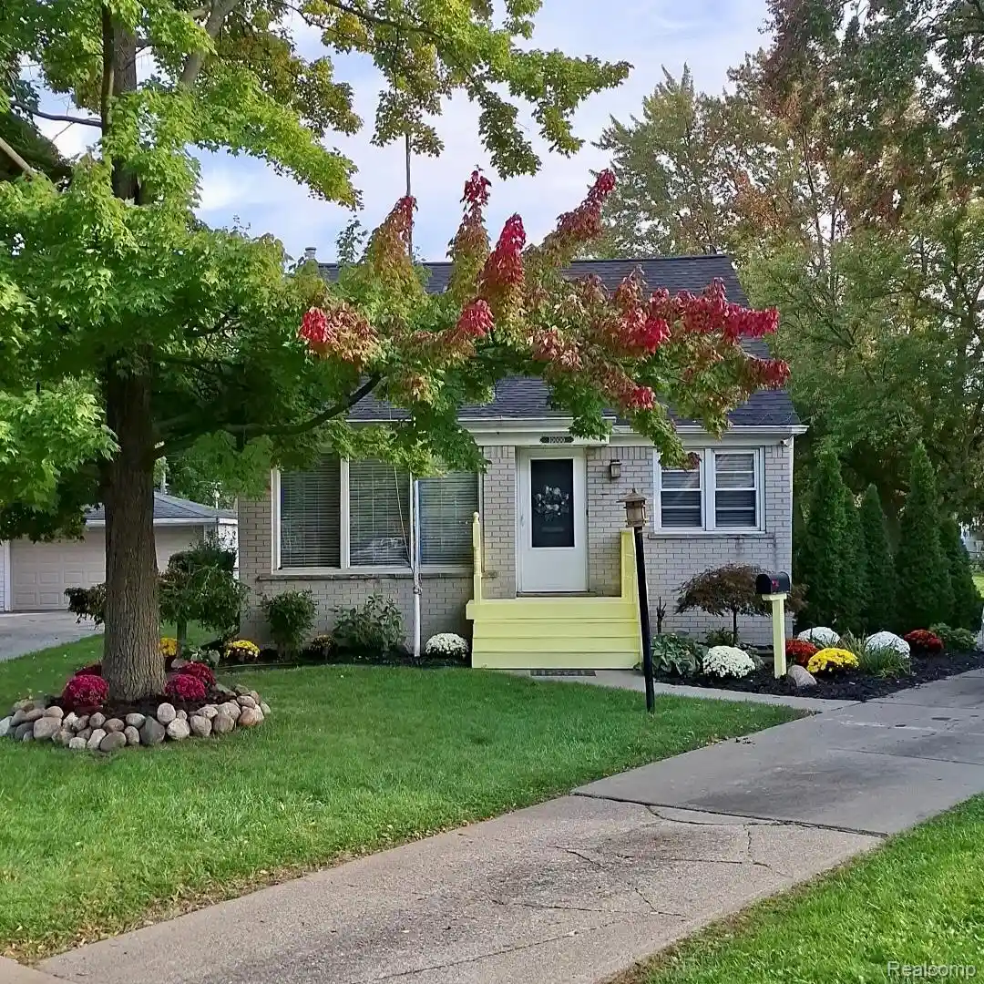 Photo 1 of Single family home for sale at 10000 Dixie, Redford, MI 48239 | MLS# 20261084018 | Listing updated on 2026-10-25