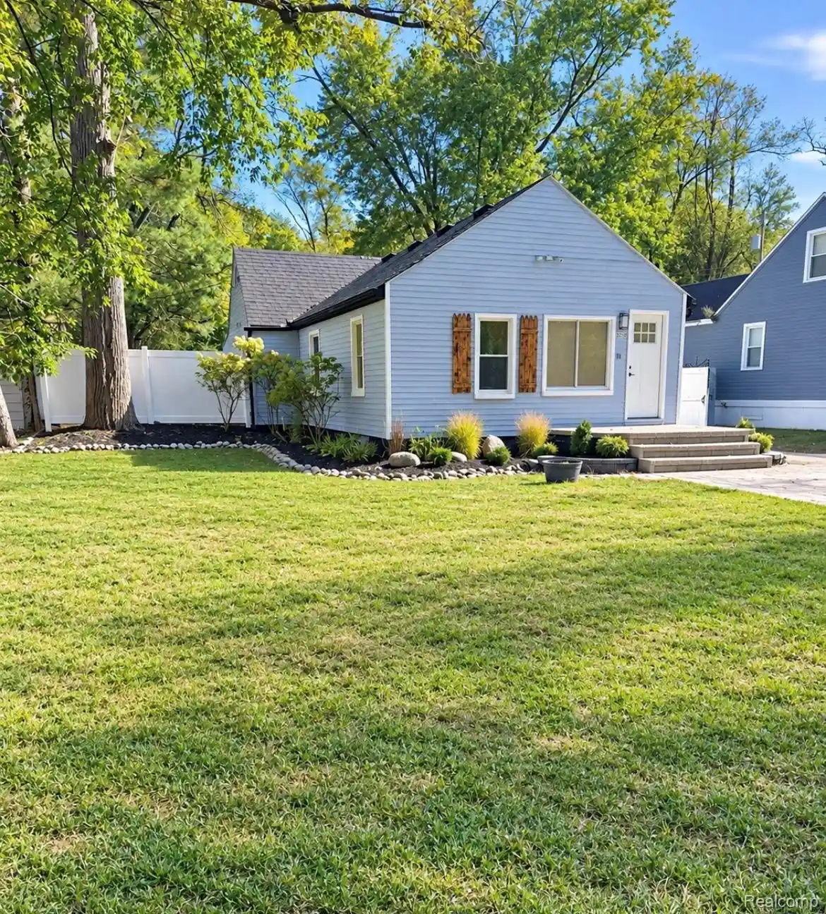 Photo 1 of Single family home for sale at 21210 Berg Rd, Southfield, MI 48033 | MLS# 20261084028 | Listing updated on 2026-10-24