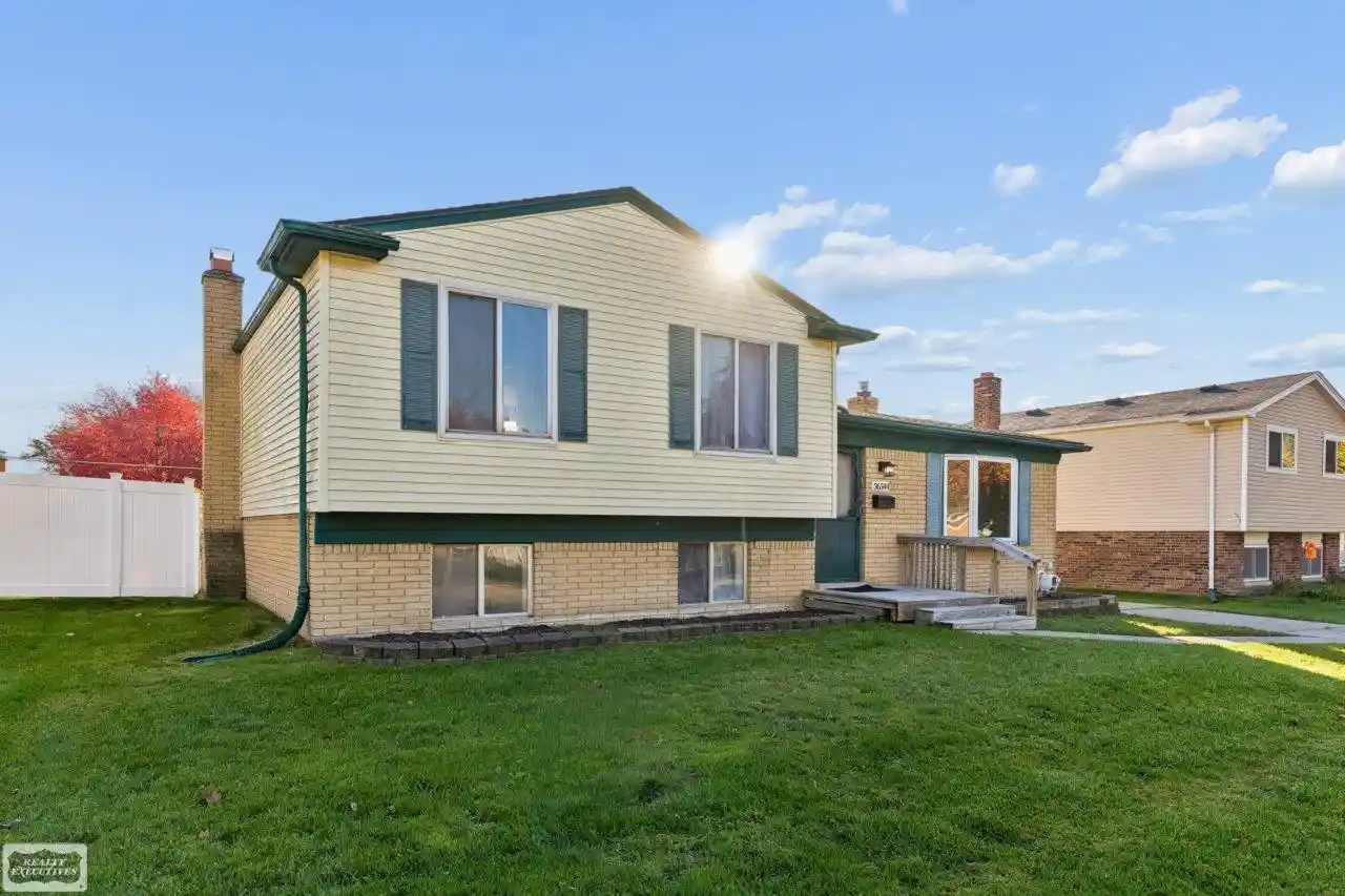 Photo 1 of Single family home for sale at 36344 Tarpon St, Sterling Heights, MI 48312 | MLS# 58050225078 | Listing updated on 2026-10-25