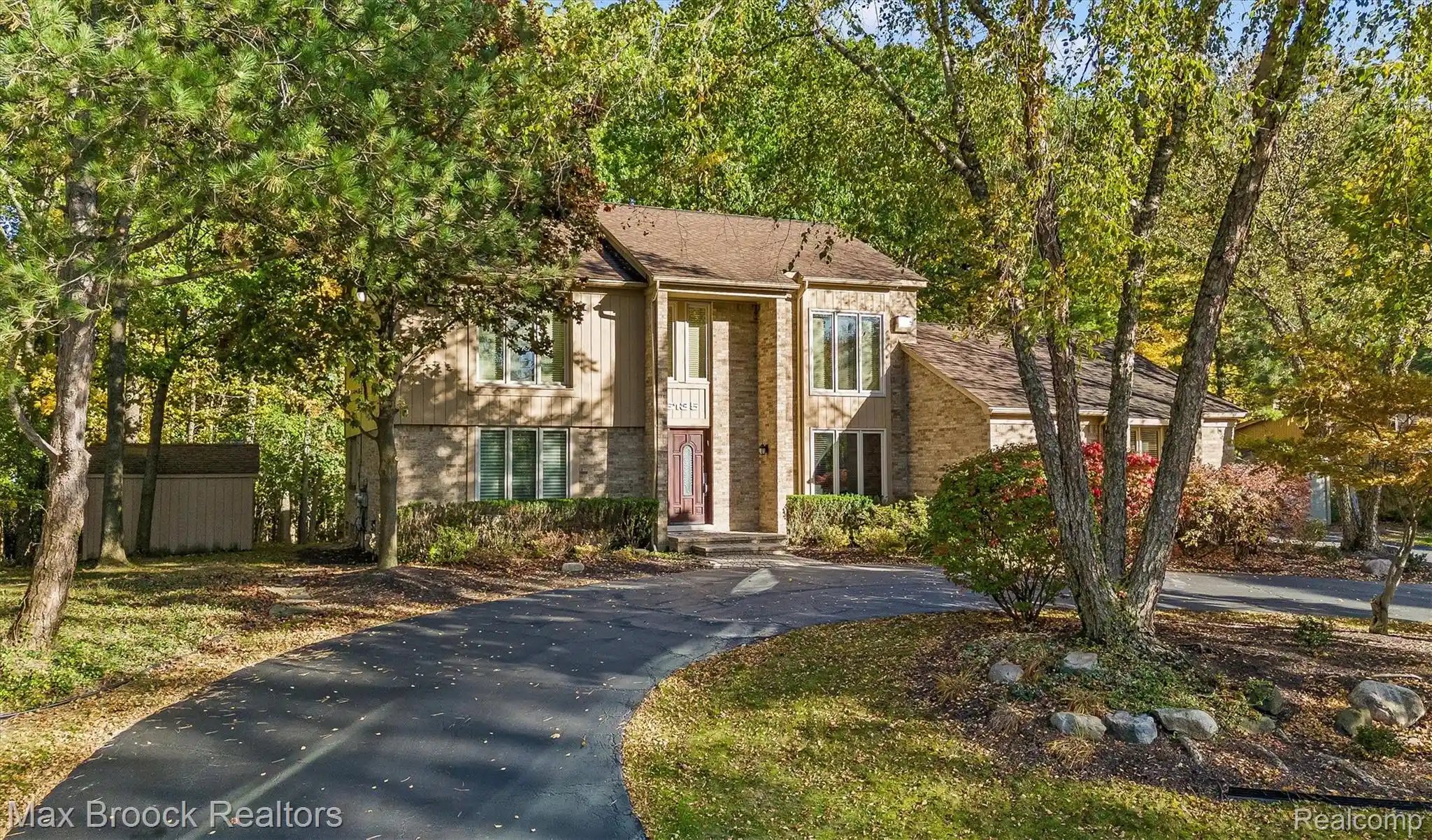 Photo 1 of Single family home for sale at 6135 Pickwood Dr, West Bloomfield, MI 48322 | MLS# 20261084047 | Listing updated on 2026-10-19