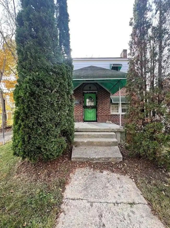 Photo 1 of Single family home for sale at 125 W Mcclellan St, Flint, MI 48505 | MLS# 5050225085 | Listing updated on 2026-10-30