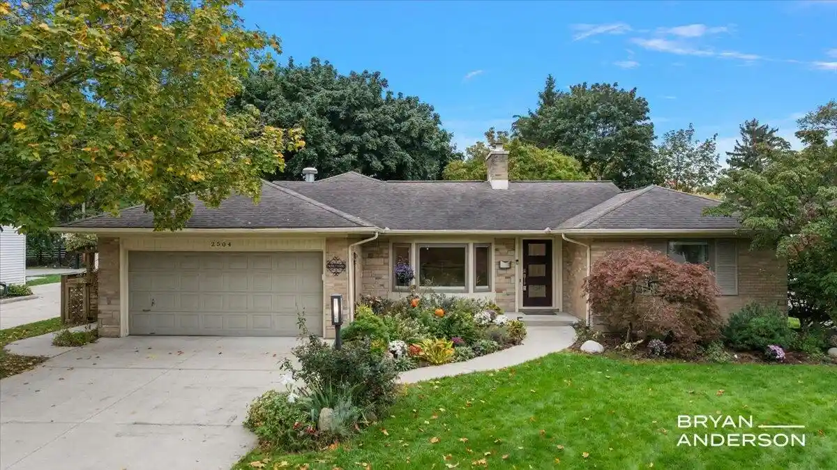 Photo 1 of Single family home for sale at 2504 Beechwood Dr Se, Grand Rapids, MI 49506 | MLS# 65026055170 | Listing updated on 2026-10-27