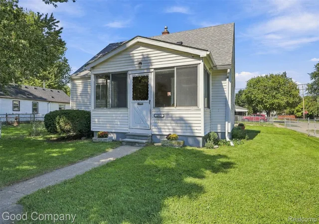 Photo 1 of Single family home for sale at 1645 E Evelyn Ave, Hazel Park, MI 48030 | MLS# 20261084087 | Listing updated on 2026-10-26