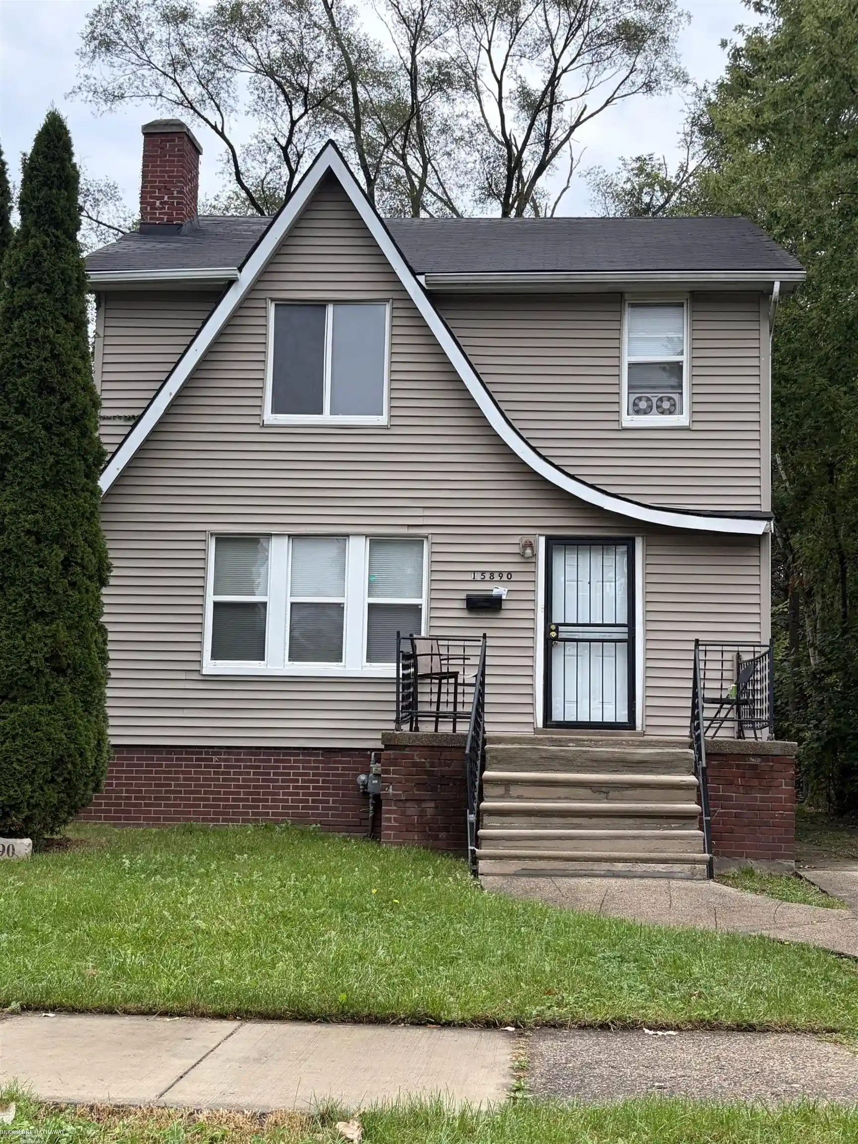 Photo 1 of Single family home for sale at 15890 Biltmore St, Detroit, MI 48227 | MLS# 58050225113 | Listing updated on 2026-10-20