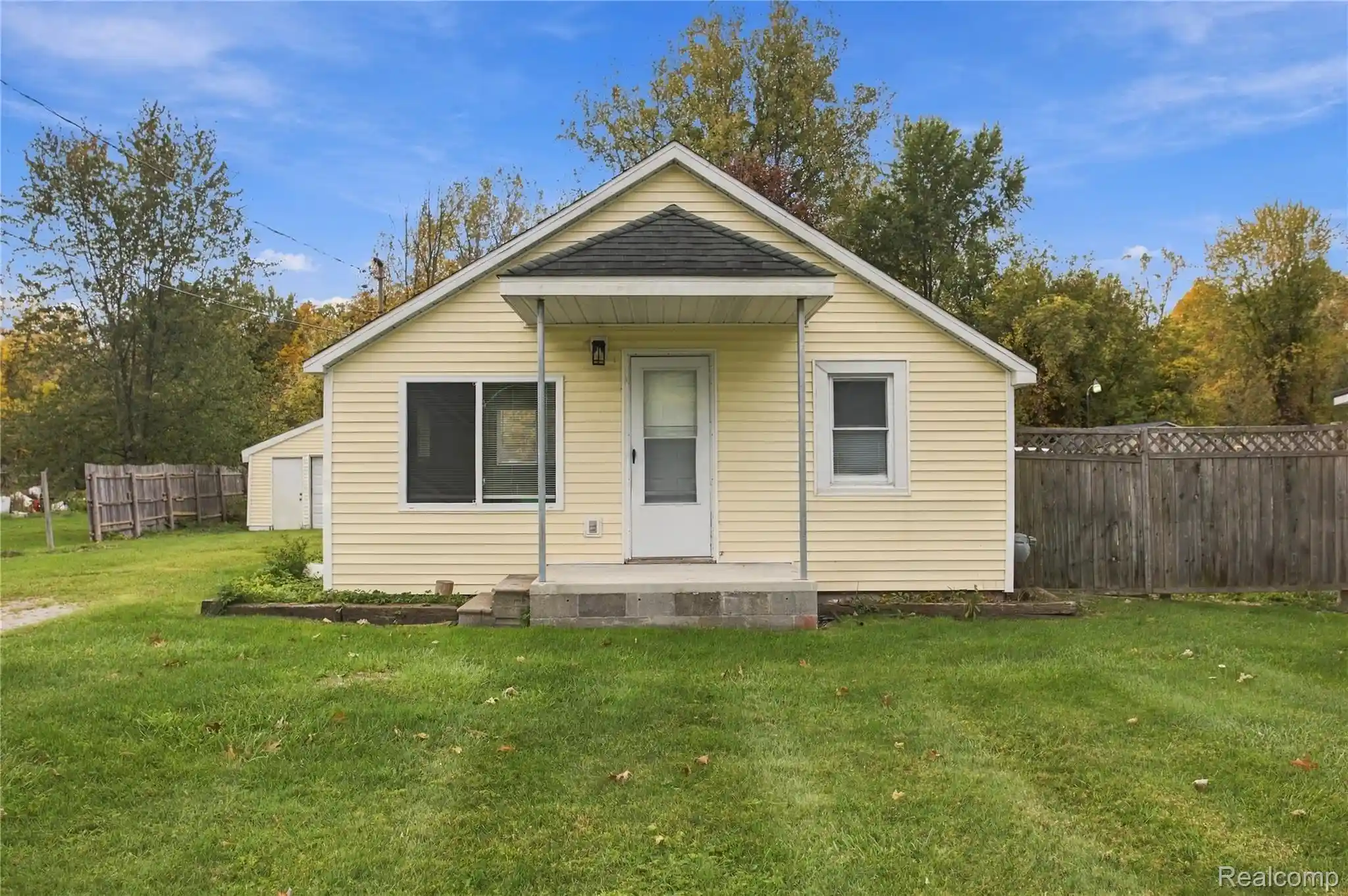 Single family home for sale at 5805 Swan Crk Rd, Saginaw, MI 48609 | MLS# 20261084116