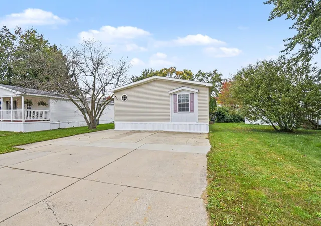 Photo 1 of Single family home for sale at 471 N Kippen Dr Se, Grand Rapids, MI 49548 | MLS# 65026055213 | Listing updated on 2026-10-28