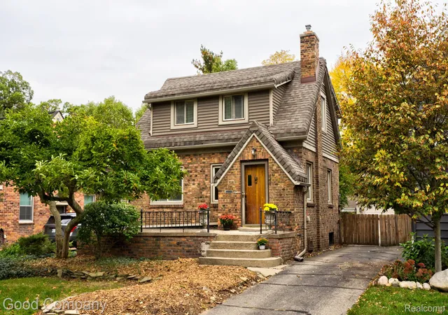 Photo 1 of Single family home for sale at 886 W Drayton St, Ferndale, MI 48220 | MLS# 20261084121 | Listing updated on 2026-10-27