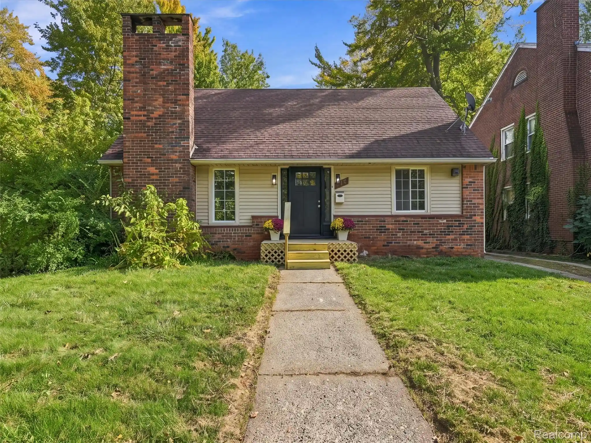 Photo 1 of Single family home for sale at 9975 W Outer Dr, Detroit, MI 48223 | MLS# 20261084137 | Listing updated on 2026-10-17