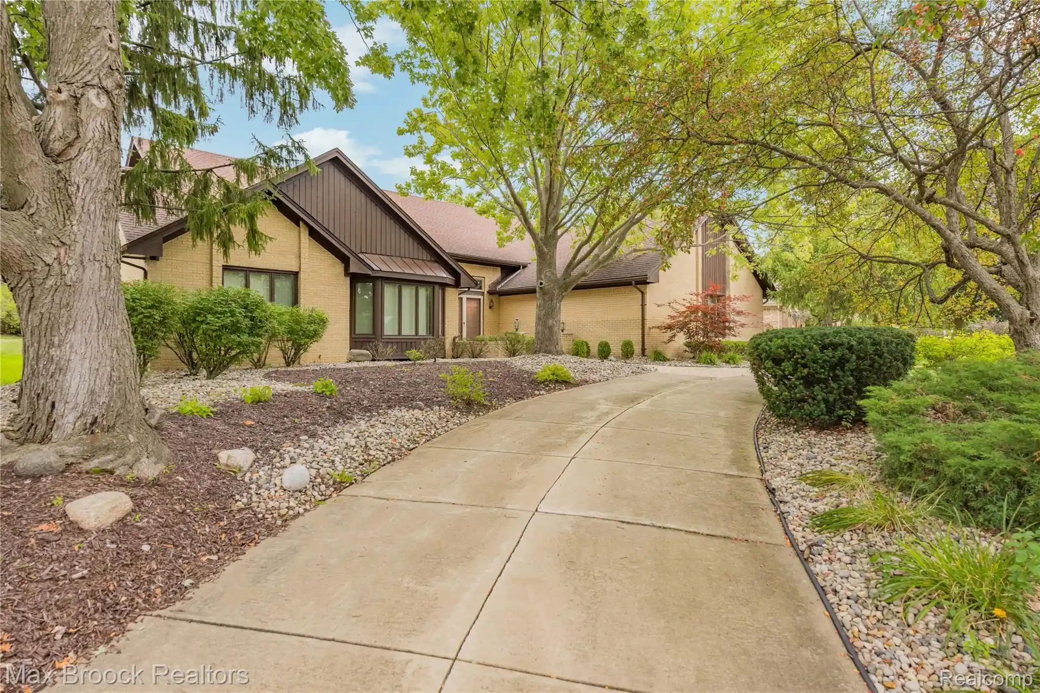 Photo 1 of Single family home for sale at 4418 Pinehurst Dr, West Bloomfield, MI 48322 | MLS# 20261084152 | Listing updated on 2026-10-25